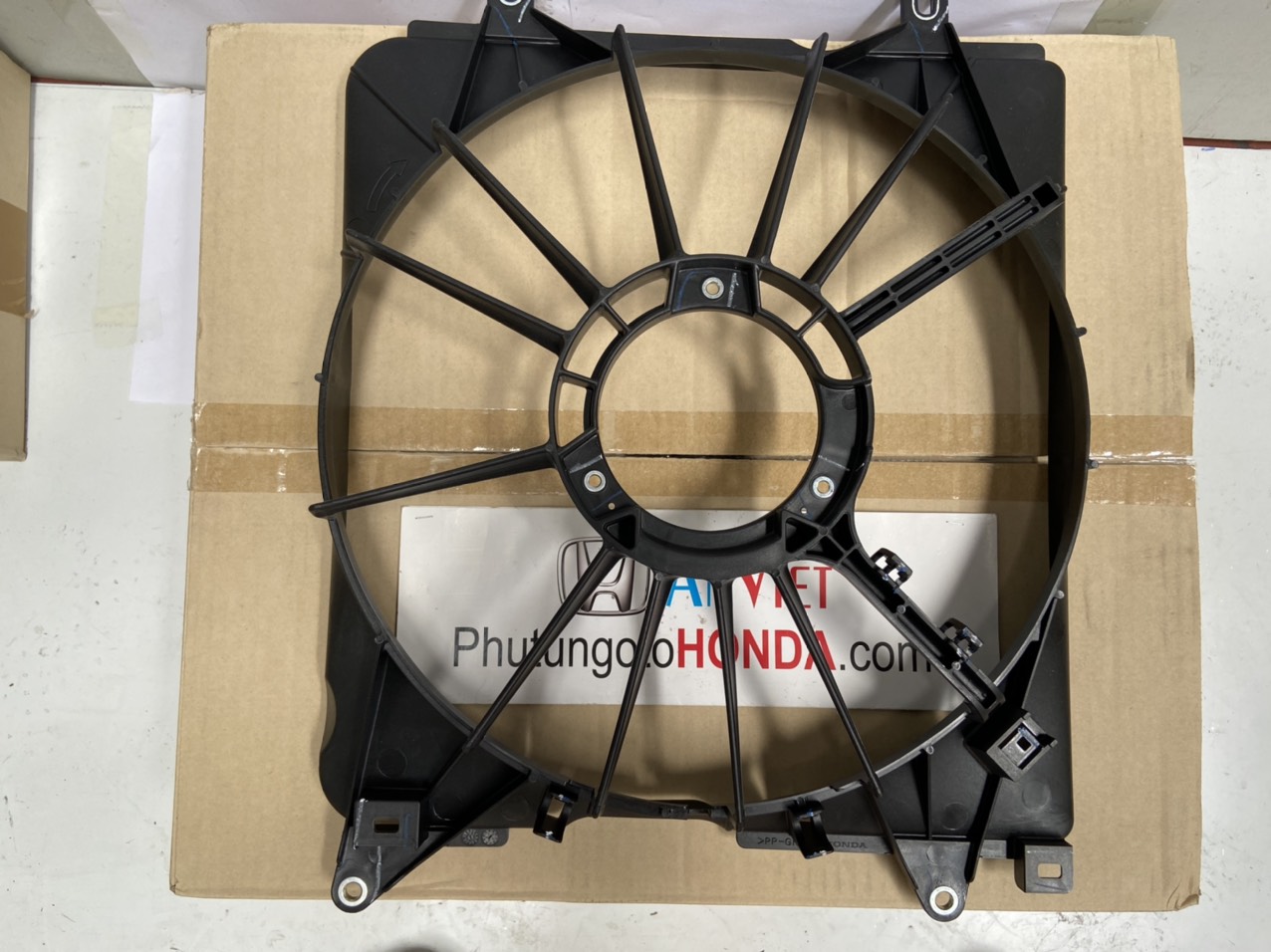 Lồng quạt két nước xe Honda BRIO